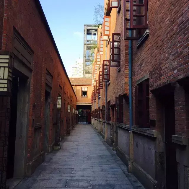 上海徐匯的石庫門里！俗稱五星級酒店里的愛馬仕的嘉佩樂