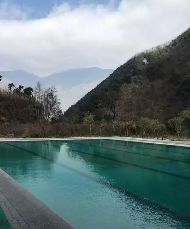 今冬成都周邊雪山綠境瀑布中的池子你去泡了嗎