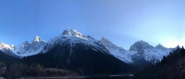 今冬成都周邊雪山綠境瀑布中的池子你去泡了嗎