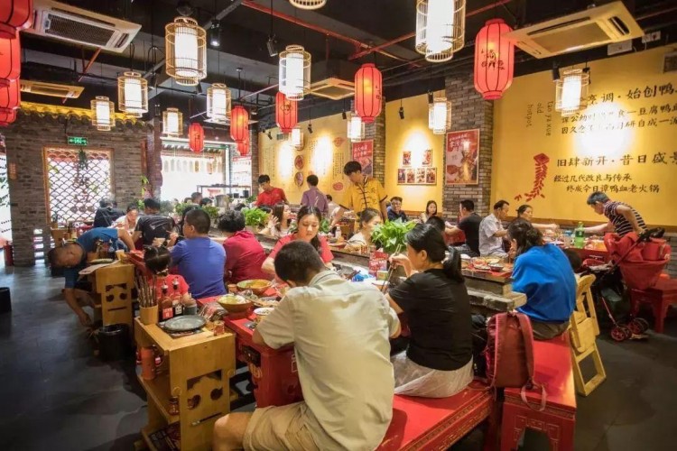 打卡譚鴨血老火鍋還有小郡肝串串火鍋卜卜貝甜品spa