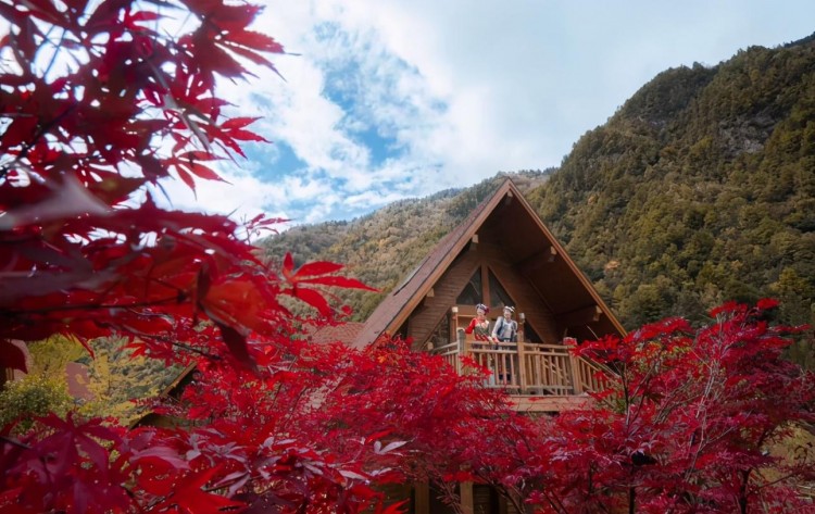 成都3h直達網紅溫泉：無邊泳池藏在大山深處純天然
