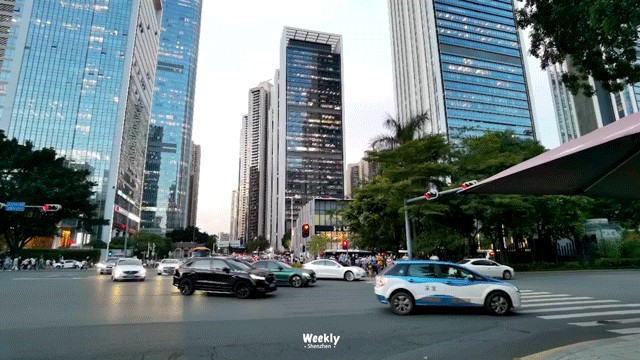 在南山科技園，被掏空的年輕人來到按摩店充電回血