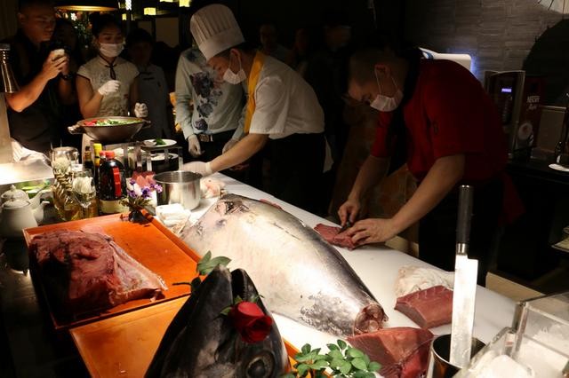 酒店上演開魚秀推降暑大餐氣溫超30度餐廳免費吃