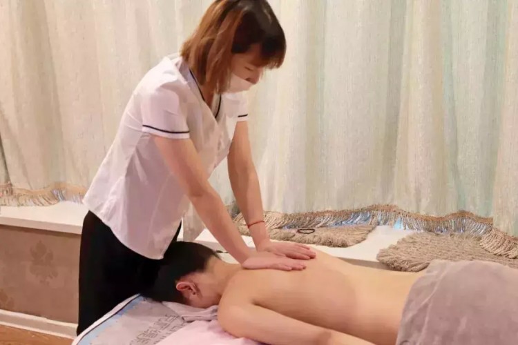 天津這家按摩店火了！背部+頭部按摩泥灸...讓你瞬間滿血復(fù)活