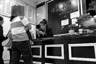 西安17歲女生被拉進(jìn)美容館被套路消費(fèi)608元