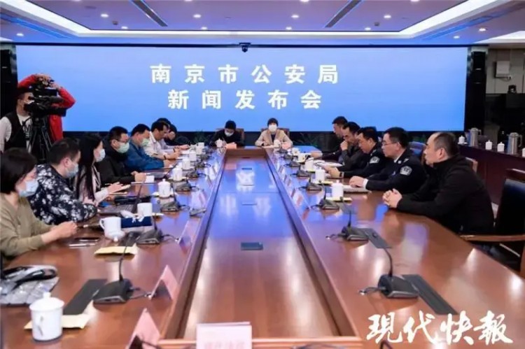 直擊掃黃現(xiàn)場！南京警方利刃二號行動雷霆出擊抓獲130人！