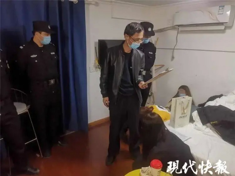 直擊掃黃現(xiàn)場！南京警方利刃二號行動雷霆出擊抓獲130人！