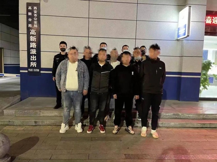 洗浴中心內落網西安高新警方抓獲9名兩卡黑灰產業鏈嫌疑人