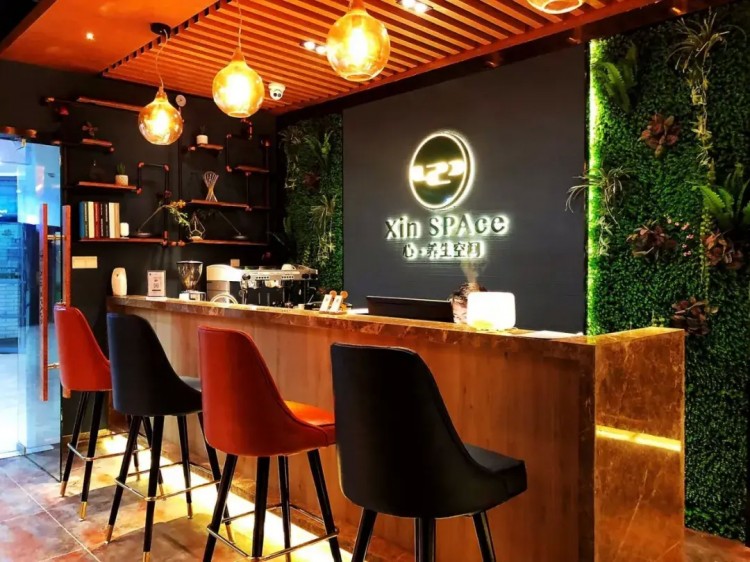 藏在小年輕口袋的千億美業(yè)：300平米美甲店電玩主題SPA館...