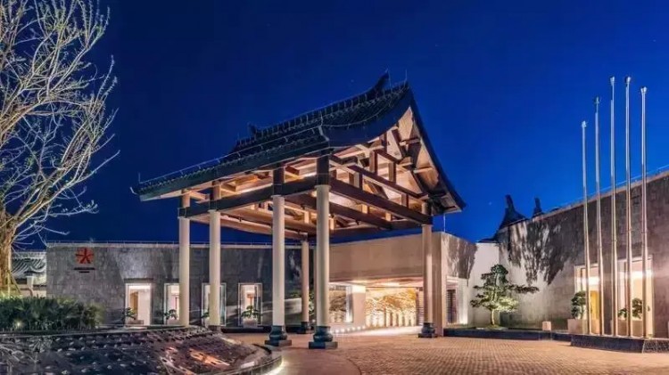 廣東首個運河式戶外恒溫泳池據說是珠海超美的海邊度假酒店