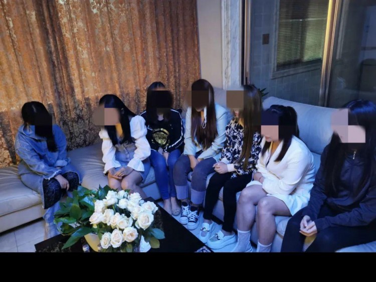 美女模特特色服務警察出手了！