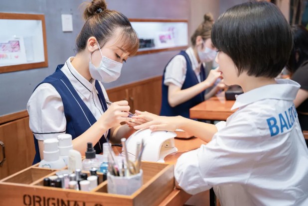 美甲店獲客成本低至15元做直播后到店率激增至95%