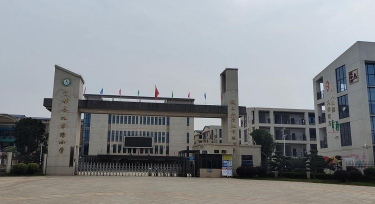 贛州一幼兒園對面開足浴會所被投訴