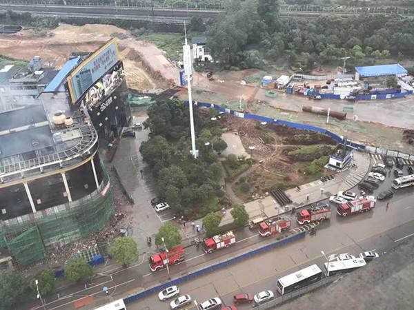 護潭廣場南國雨林洗浴中心大火已撲滅無人員傷亡