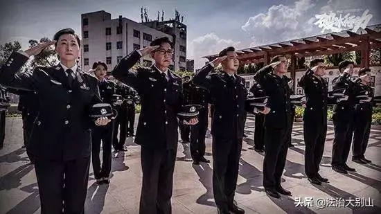 湖北警方清查娛樂場所97名男女被抓！全程網上直播…