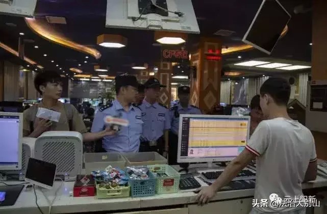 湖北警方清查娛樂場所97名男女被抓！全程網上直播…