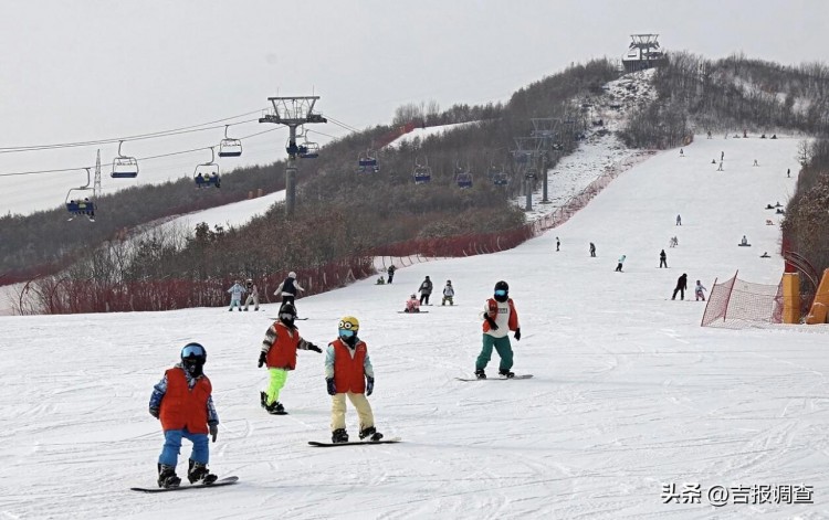 玩轉(zhuǎn)冰火兩重天——在吉林市吉雪滑雪場(chǎng)體驗(yàn)歡喜民俗年