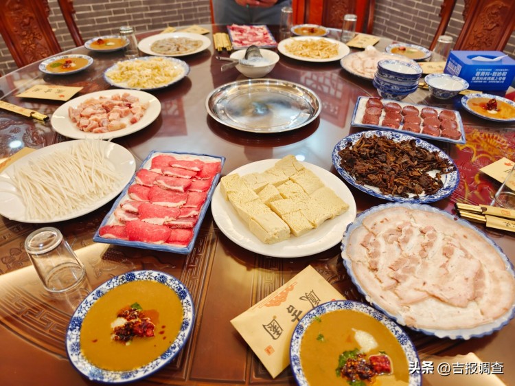玩轉(zhuǎn)冰火兩重天——在吉林市吉雪滑雪場(chǎng)體驗(yàn)歡喜民俗年