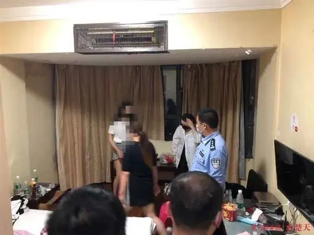 利用微信功能招嫖黃石一男子組建賣淫嫖娼團(tuán)伙被警方一鍋端