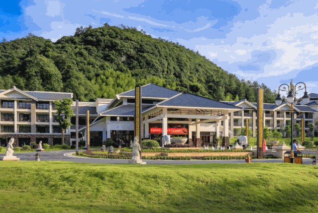 廣東韶關(guān)頂級度假酒店開業(yè)無邊泳池飛瀑連綴網(wǎng)友：安排