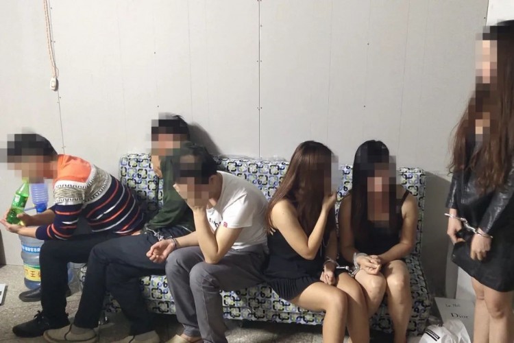 賣淫窩點暗藏在居民樓中!廣西警方搗毀多個賣淫窩點55名男女被帶走