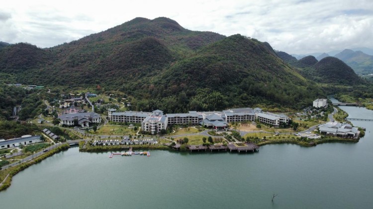 廣東韶關(guān)乳源避世酒店賞湖光山色泡天然溫泉網(wǎng)友：連住兩晚