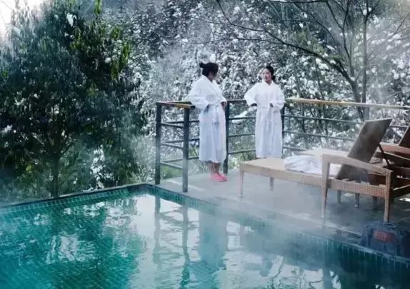 在竹海雪野里泡一場溫泉SPA這才是這個冬天最正確的打開方式