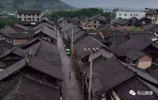 30分鐘飆攏天然氧吧！泡溫泉游古鎮樂山這個小城又火了！
