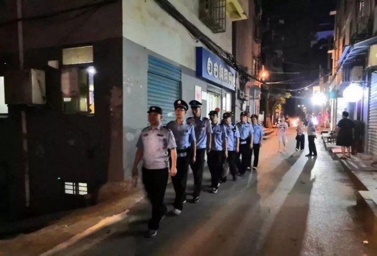 荊門警方查封城區5家按摩店查驗可疑人員59人...現場照片來了