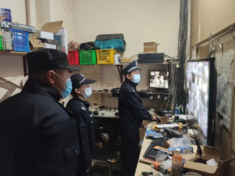 荊門出動百余警力盤查KTV足浴店酒店茶樓等場所