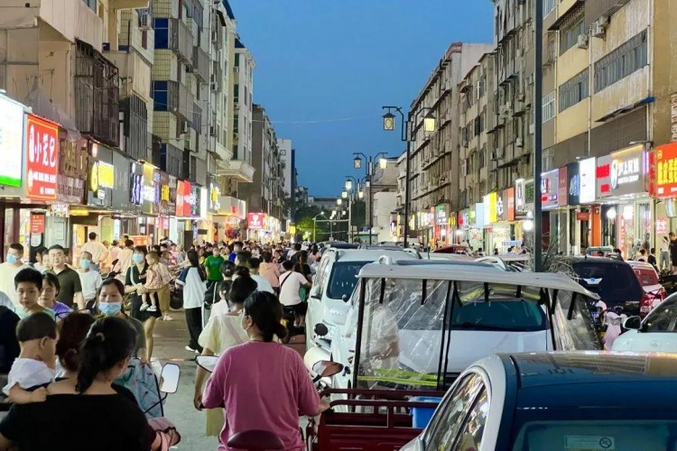 吃小吃！逛步行街！這里是長葛人的“夜生活”