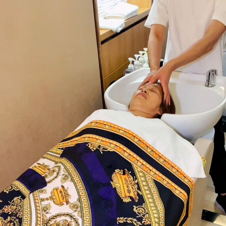 周末就應該來絲域放松一下?59一個小時的頭部養護Spa...