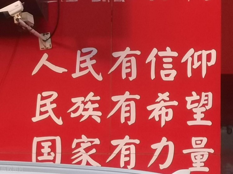驚！西雙版納猛男餐廳曝光網(wǎng)友炸鍋！