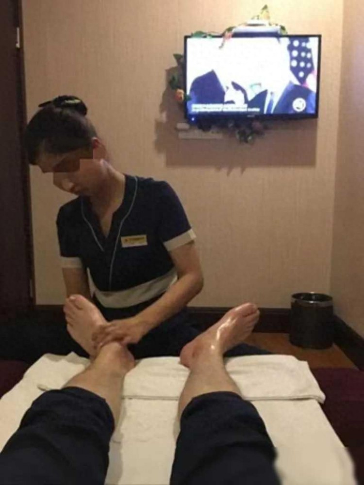 廣西河池男子去足浴店泡腳對90后老板娘一見鐘情并開始窮