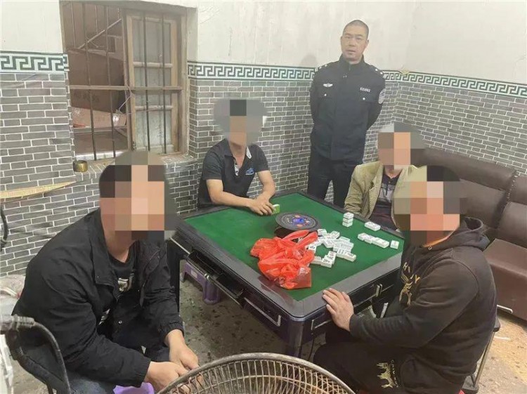 逮捕12人！欽州警方查處了一個(gè)涉黃窩點(diǎn)，兩個(gè)賭博窩點(diǎn)