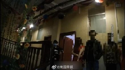 廣西一養生會所營業時間古怪多名男女賣淫嫖娼被抓養生會所多名男女賣淫嫖娼被抓