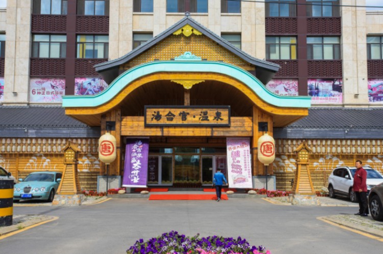 想體驗(yàn)在熱帶雨林泡溫泉的快感嗎帶上游泳圈咱們哈爾濱見~