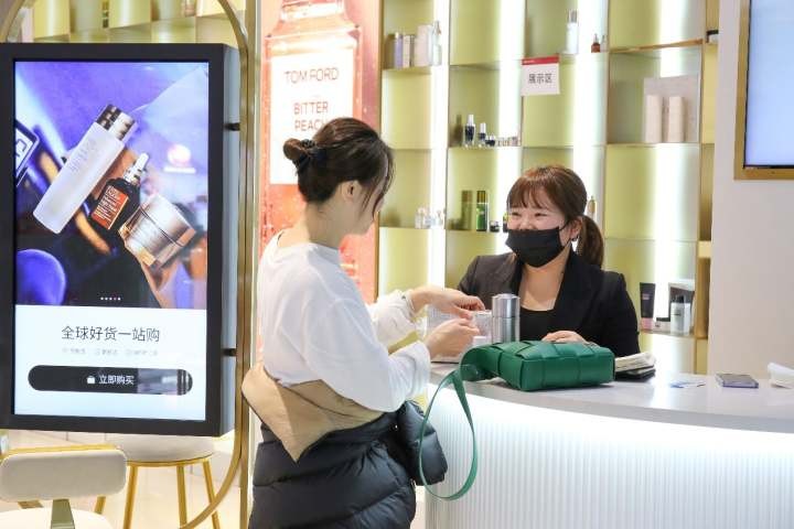 3個月都排不上半個小時就空了不靠主播線下美妝專柜靠什么圈粉