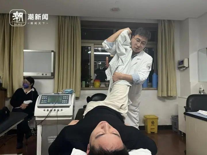 推拿科夜門診擠滿年輕人!費用大部分還能醫保報銷網友:很痛但真香