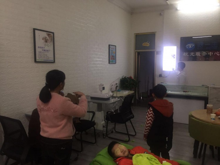 眼一生福建晉江加盟店生意紅火財源滾滾！