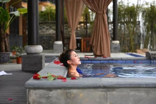 崇陽就有不輸日本的森林溫泉！泡私湯看風景初秋去剛剛好