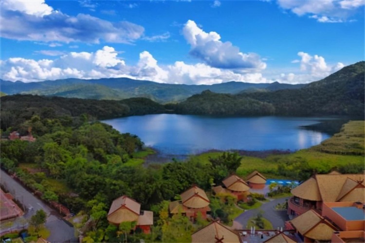 趁著陽(yáng)光明媚空氣清新來(lái)海南康養(yǎng)旅游吧