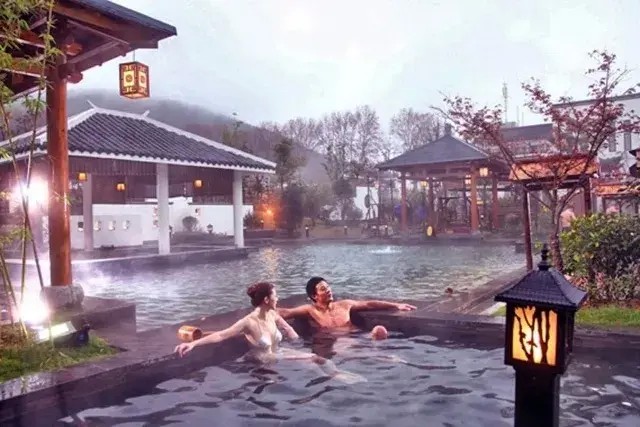 來半湯尋一汪溫泉溫暖這個秋冬