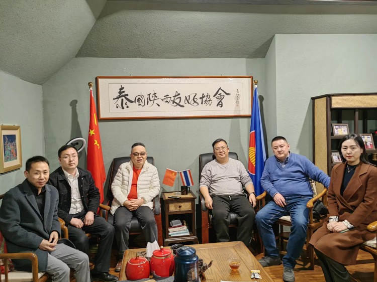 香港威馬仕實業集團董事局主席莫維勤一行四人拜訪余新齊博士