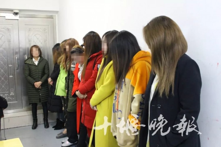 十堰一按摩店藏賣(mài)淫窩點(diǎn)20名男女被現(xiàn)場(chǎng)抓獲